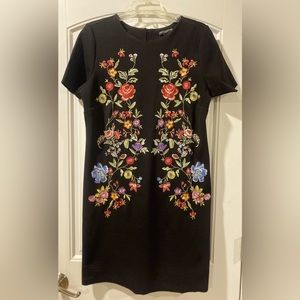Dress with embroidered flowers